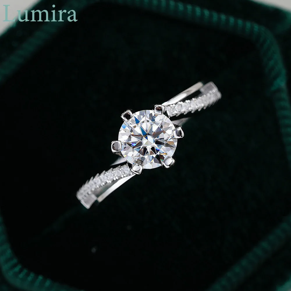 Moissanite Engagement Ring 1 Carat - ルミラ スパークリング ツイストアーム モアッサナイト プラチナ PT950
