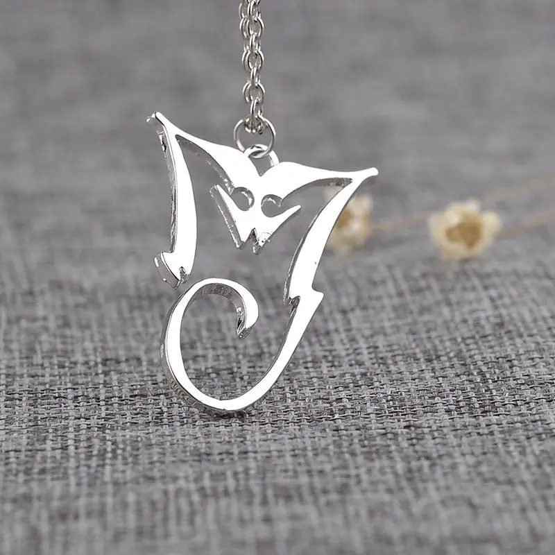 国際的なスーパースター、マイケル・ジャクソンのネックレス。マ - Anime Pendant Necklace のレビューと価格