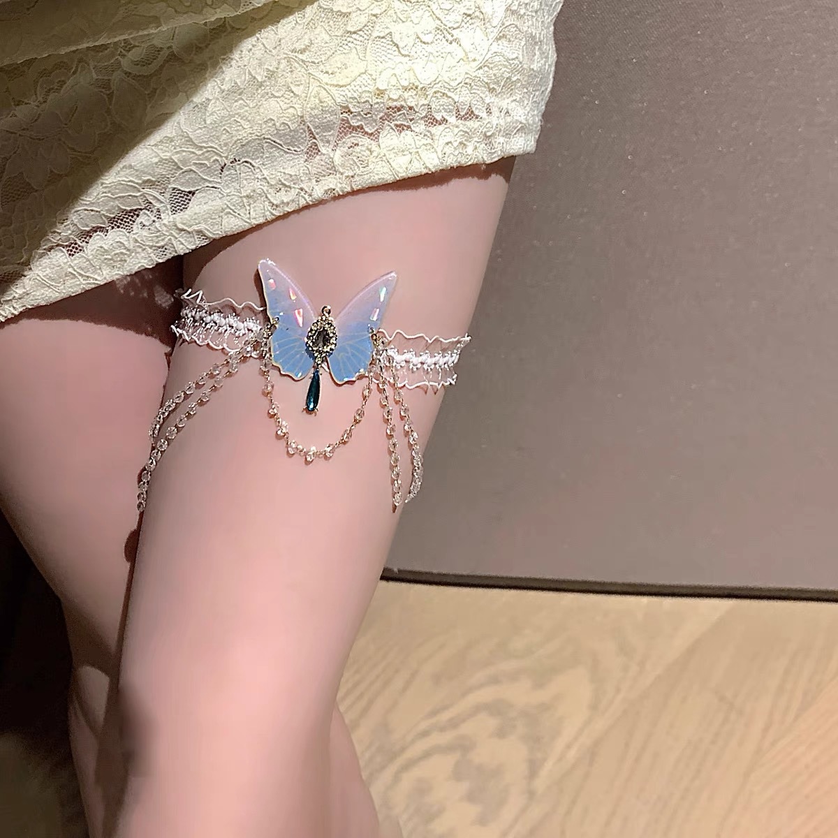 ファッショナブルな蝶柄弾性レースレッグチェーンスウィートガー - Body Jewelry のレビューと価格