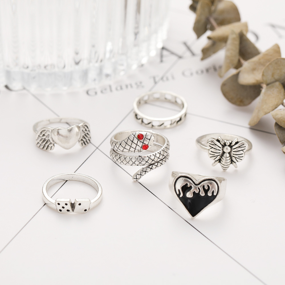 レディース向け、ヴィンテージ風パンク・スネーク・ナックルリン - Vintage Punk Knuckle Rings Set のレビューと価格